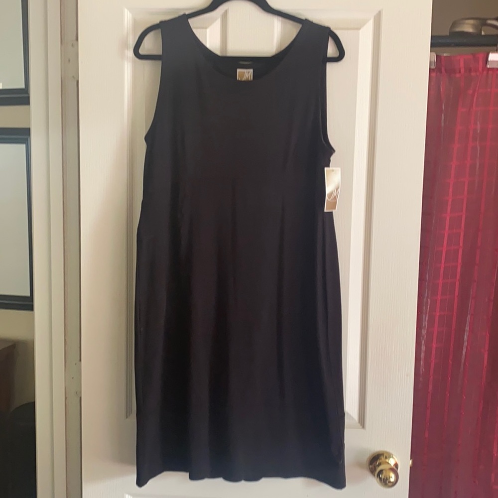 Super cute but simple black dress